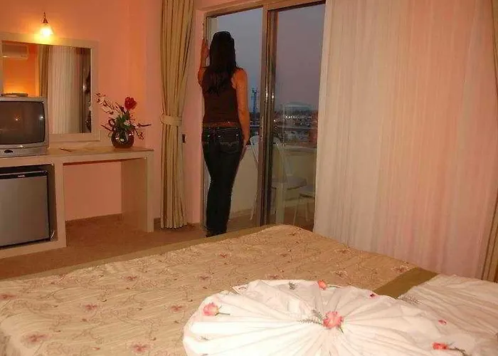 Zhotels Side Town 호텔 마나브가트