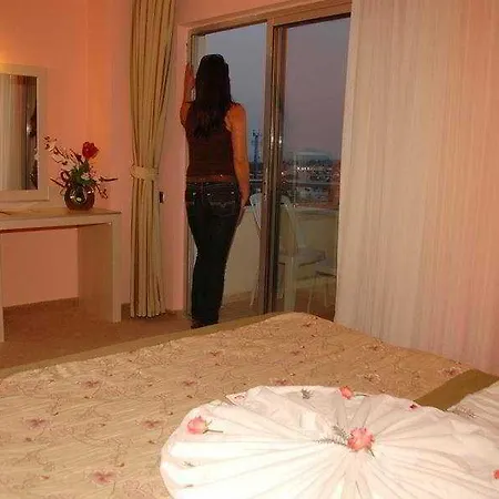 Sunbeach Hill Szálloda Side